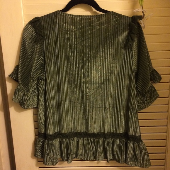 POL- Olive Green Lace Detail Top, V-Neck. NWOT! - Picture 2 of 14